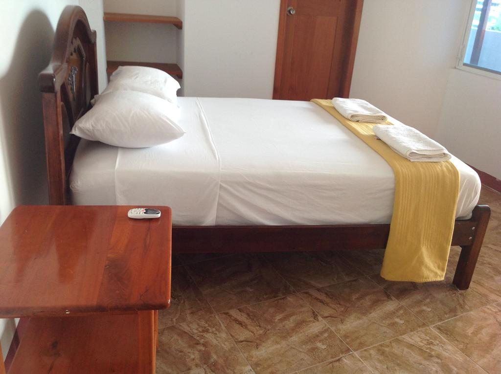 Gloria - Galapagos Inn Puerto Ayora  Exteriér fotografie
