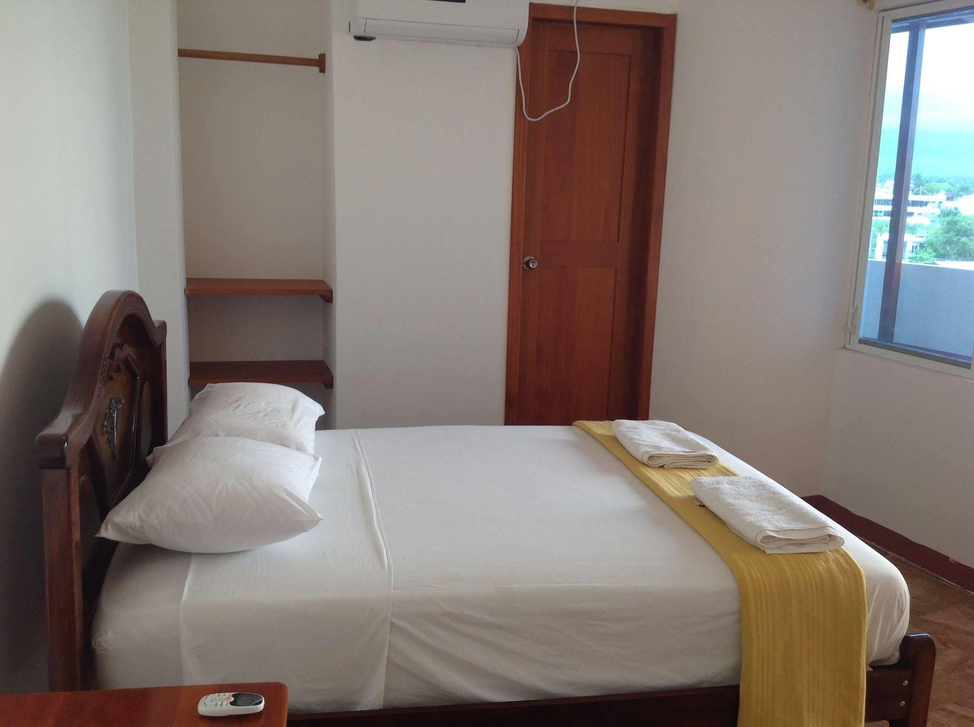 Gloria - Galapagos Inn Puerto Ayora  Exteriér fotografie
