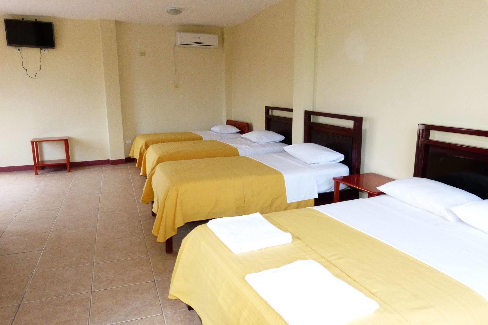 Gloria - Galapagos Inn Puerto Ayora  Exteriér fotografie