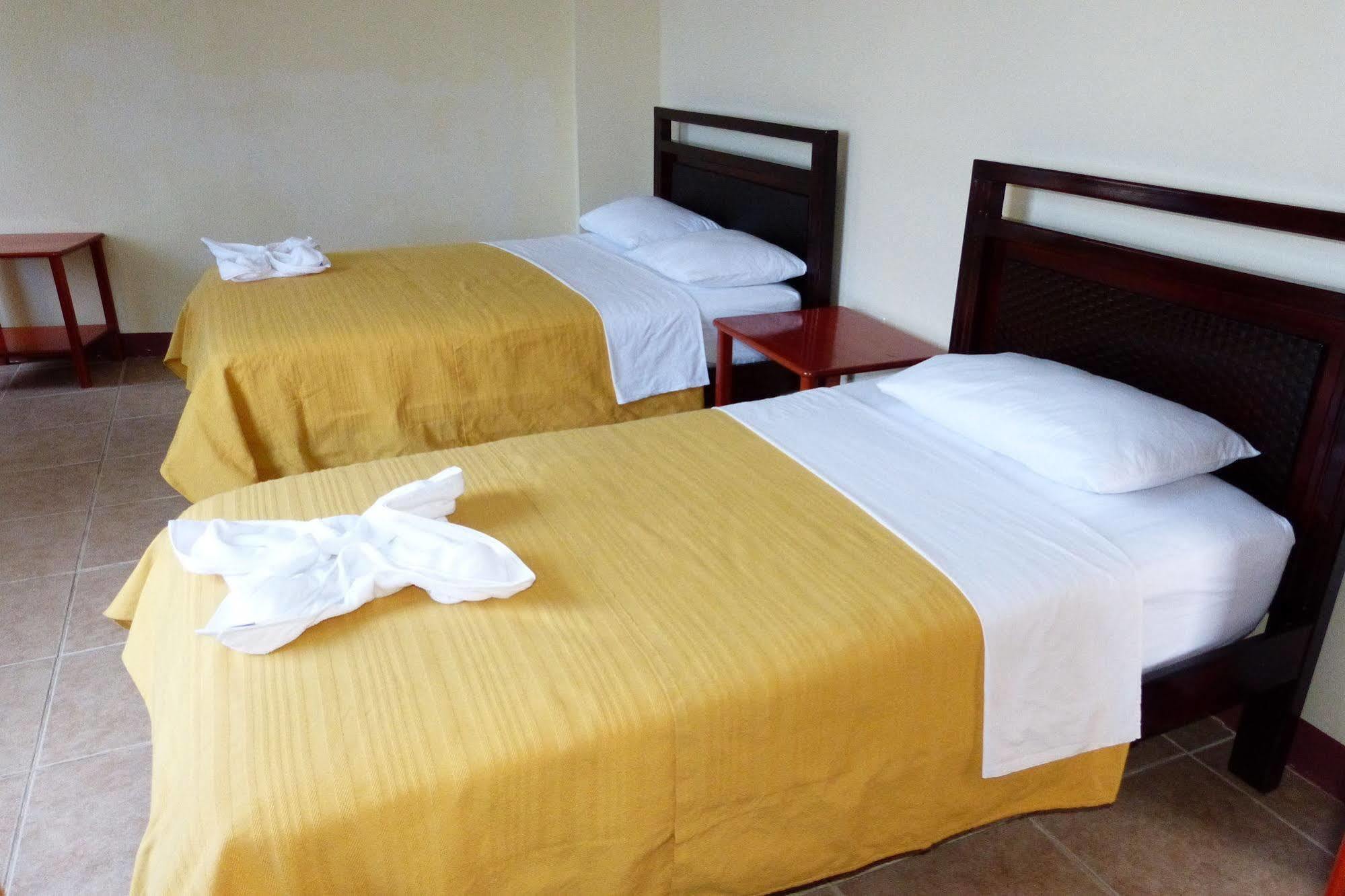 Gloria - Galapagos Inn Puerto Ayora  Exteriér fotografie