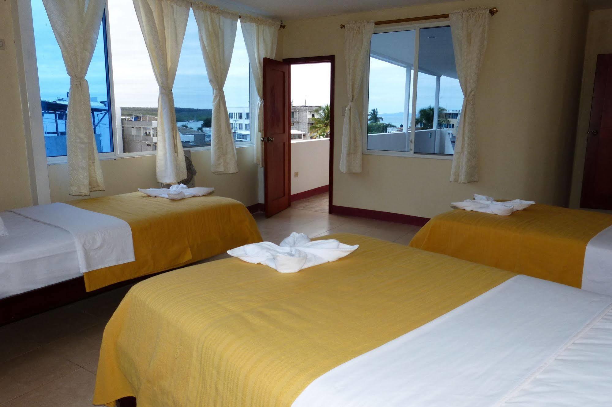Gloria - Galapagos Inn Puerto Ayora  Exteriér fotografie