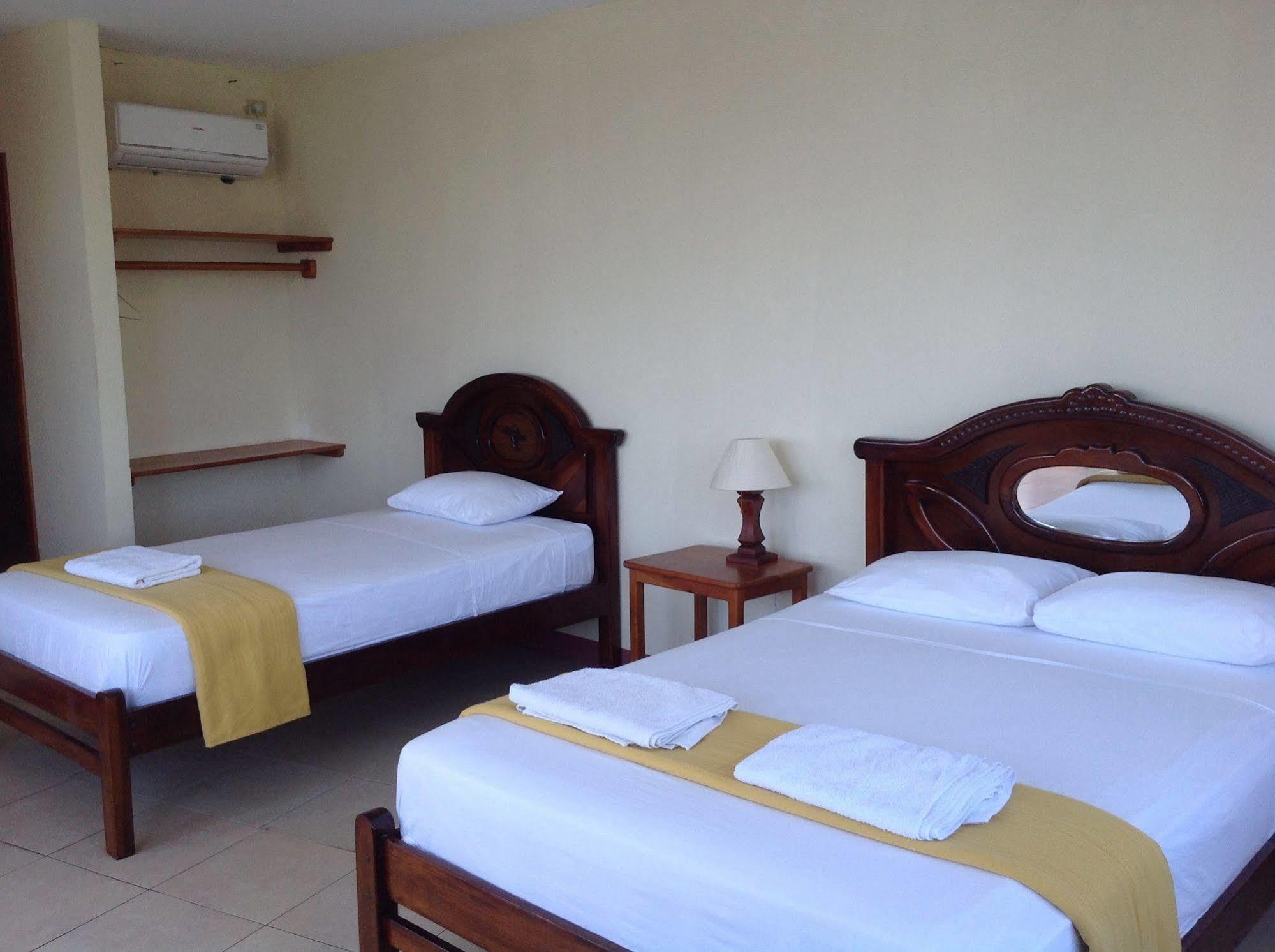 Gloria - Galapagos Inn Puerto Ayora  Exteriér fotografie