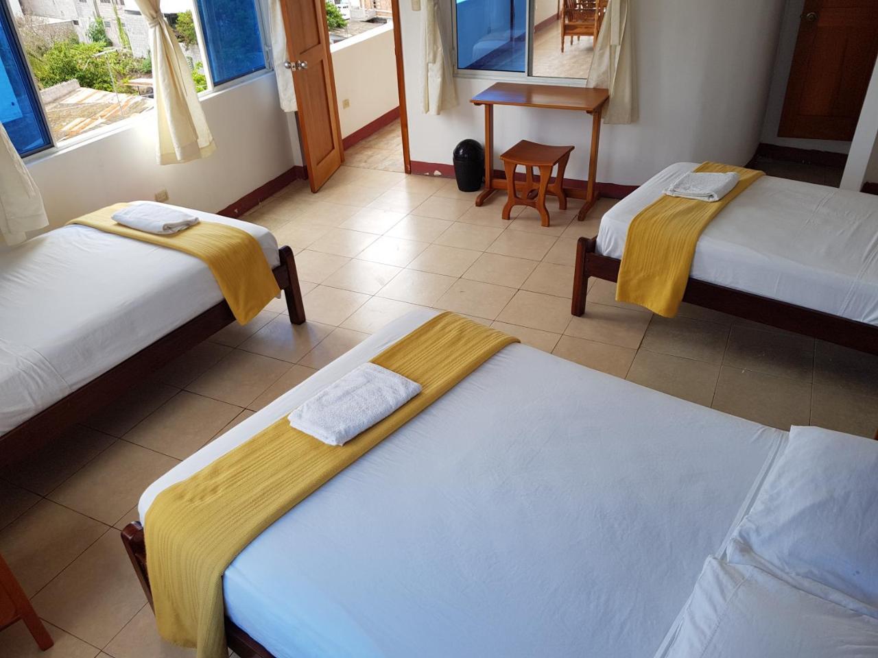 Gloria - Galapagos Inn Puerto Ayora  Exteriér fotografie