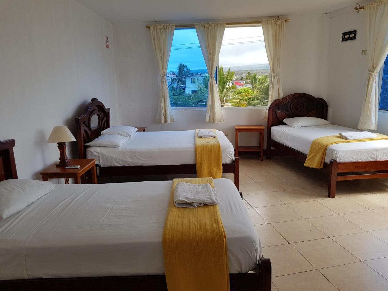 Gloria - Galapagos Inn Puerto Ayora  Exteriér fotografie