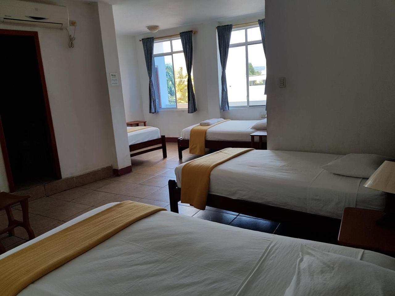 Gloria - Galapagos Inn Puerto Ayora  Exteriér fotografie