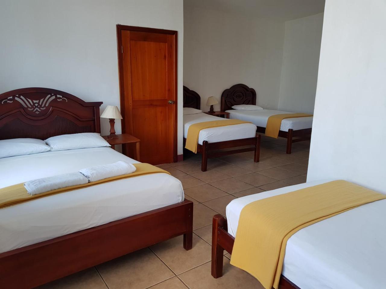 Gloria - Galapagos Inn Puerto Ayora  Exteriér fotografie