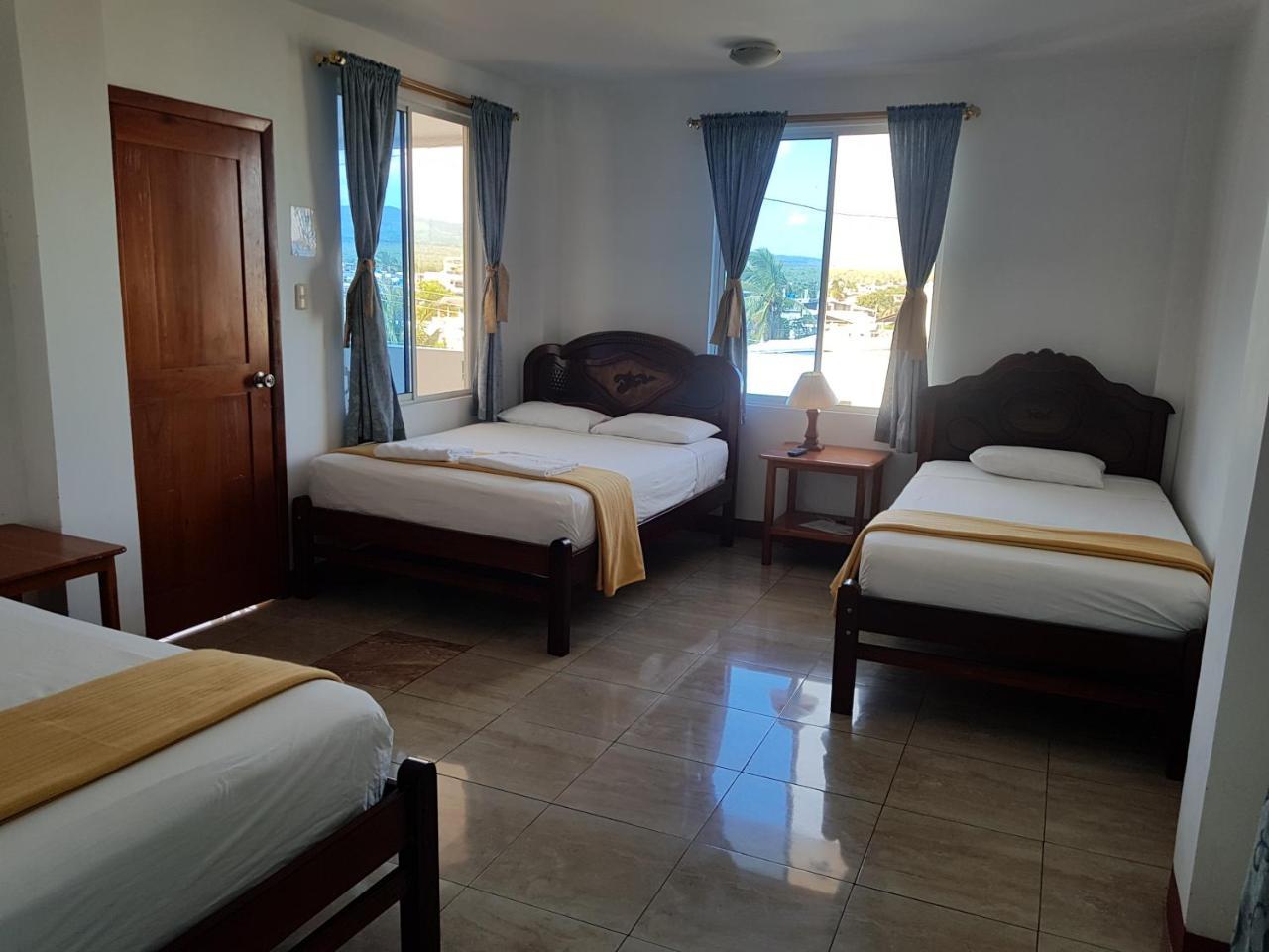 Gloria - Galapagos Inn Puerto Ayora  Exteriér fotografie